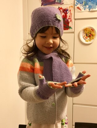 Fingerless gloves for little sister