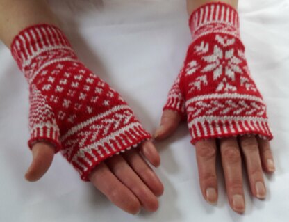 Dartmoor Snowflake Mitts