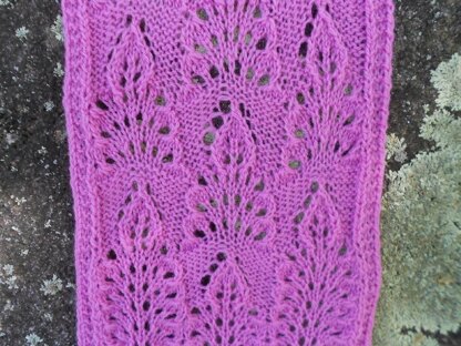 Raspberry Leaf Scarf