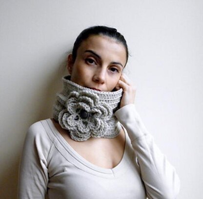 Bulky Flower cowl