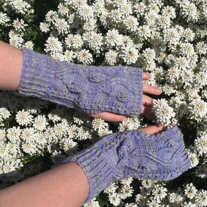 Pinnate Gloves