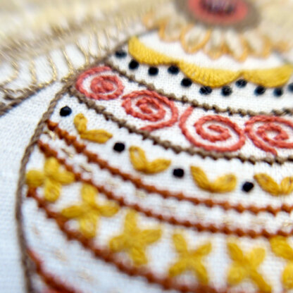 Un Chat Dans L'Aiguille Mireille the Bee Embroidery Kit