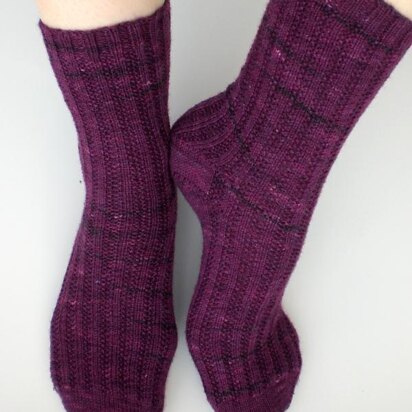 Broken Rib Hybrid Heel Socks - knitting pattern