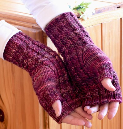 Araluen Fingerless Mitts