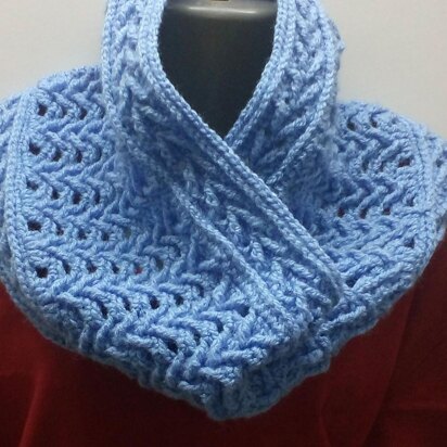 Cupid's Dilemma Cowl