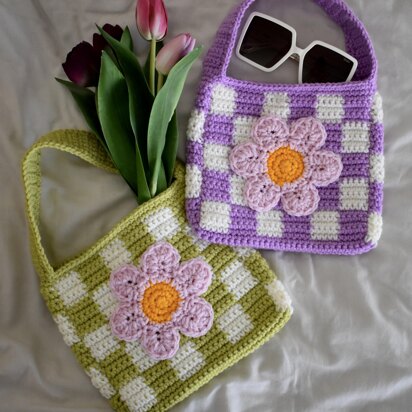 Crocheted checked flower bag