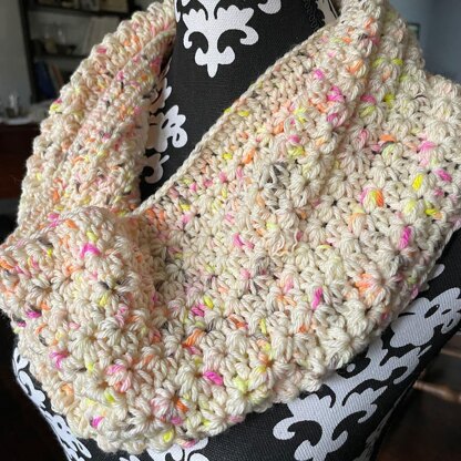 Field of Daisies Cowl
