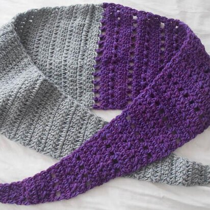 Split Screen Pom Pom Scarf