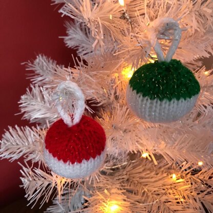 Christmas Bauble Tree Decoration in King Cole Glitz DK
