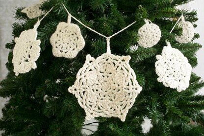 Sparkly Snowflake Garland