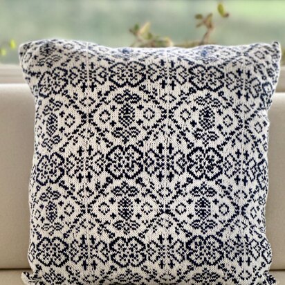 Cushion azulejo floral