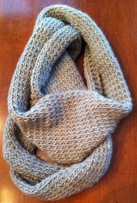 Infinity Easy Scarf Knitting Pattern for Beginners