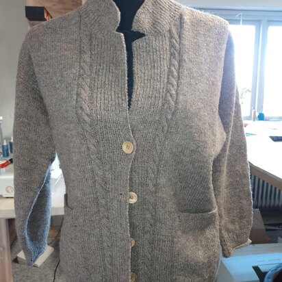 BETTYHILL, lady cardigan in Shetland Wool