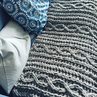 Repeating Rope Cable-Knit Blanket