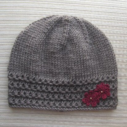 Taupe Hat with Crochet Flowers - knitting pattern