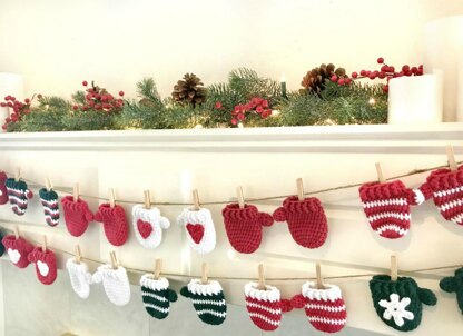 Christmas Mitten Garland