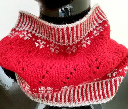 Winter Holiday Cowl