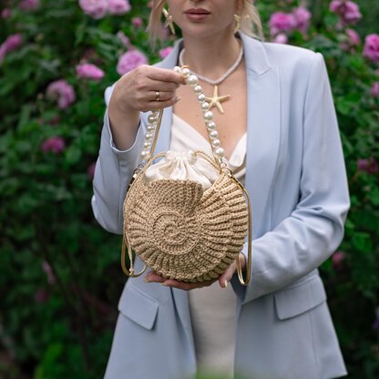 Shell raffia bag
