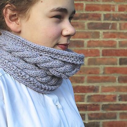 Corn Rows Cabled Cowl