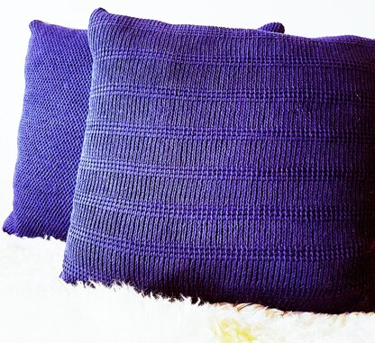 Tweedledee Pillow - English