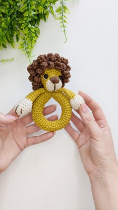 Crochet baby rattle pattern, amigurumi lion pattern, crochet safari animals pattern