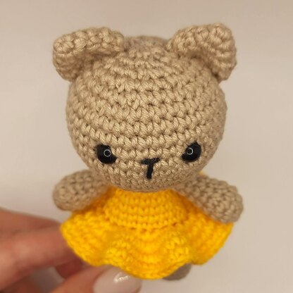 Amigurumi cat in dress