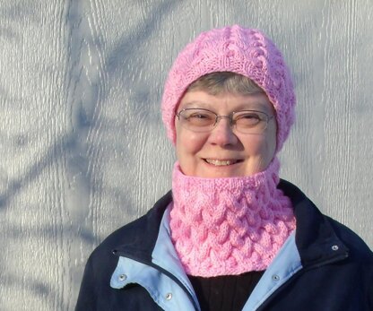 Strawberry Fluff Cowl