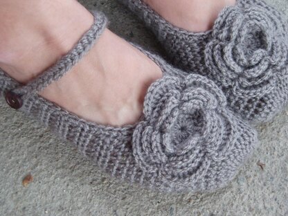 Crochet slippers with 4-layers flower