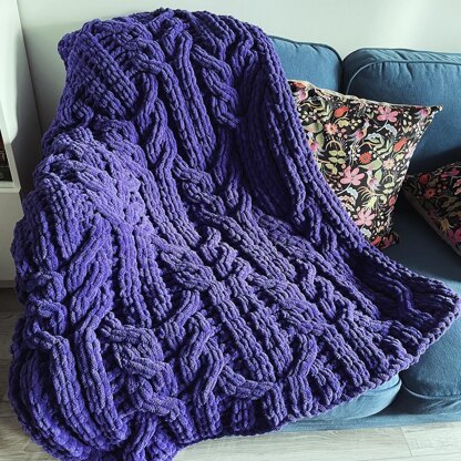 Chunky Woven Staghorn Cable Blanket