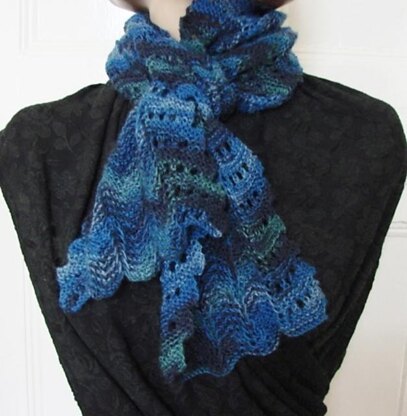 Wavy scarf, lacy garter st zig-zag edges