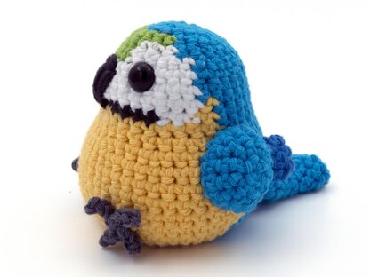 Amigurumi Blue and Gold Macaw
