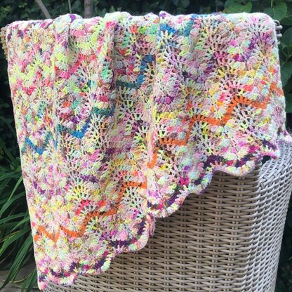 Feather and fan crochet blanket online pattern