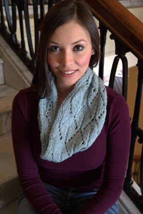 Split Leaf Cowl in Plymouth Yarn Homestead - F637 - Downloadable PDF