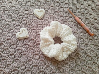 Crochet Feminine Scrunchie Pattern