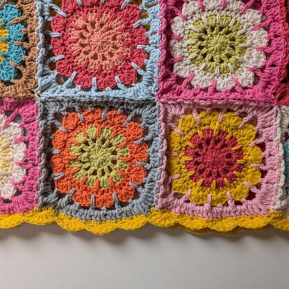 Patchwork Petals Pullver