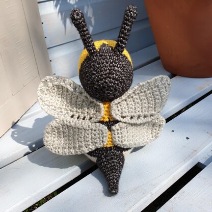 Becky the Bumblebee - US Terminology - Amigurumi