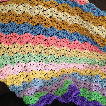 Irish Wave Baby Afghan Crochet pattern by Bizzy Crochet | LoveCrafts