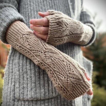 Lucille Mitts - knitting pattern