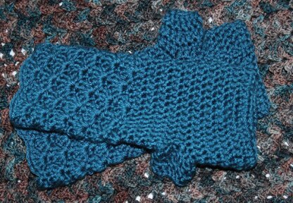 Shell Stitch Fingerless Mitts