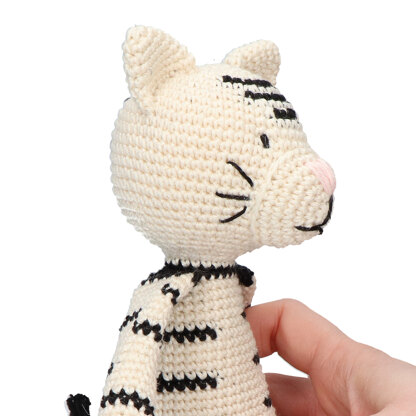 Tess Tiger in Yarn and Colors Must-Have - YAC100095 - Downloadable PDF