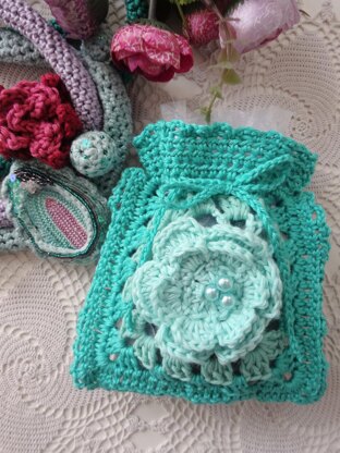 Granny Rose Pouch