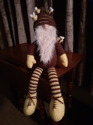 Bumble Gnome Shelf Sitter