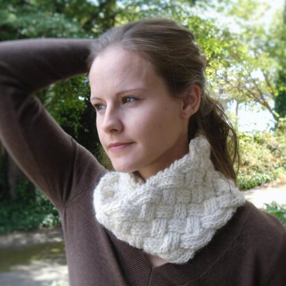 Snow Twist Cowl