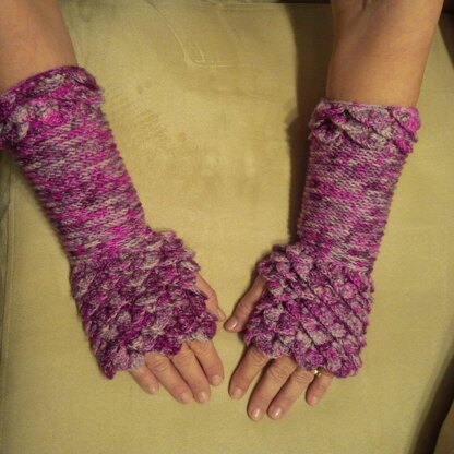 Dragon Stitch Mitts