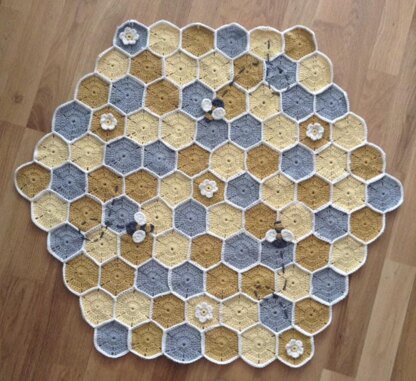 Bee my baby blanket