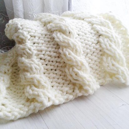 Mayra Mini Cable baby blanket