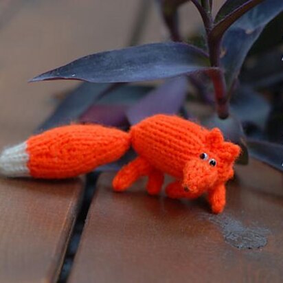 Fiery Orange Mini Fox knitted brooch