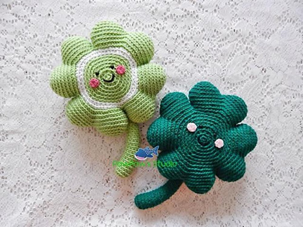 HOW TO MAKE A CROCHET FOUR LEAF CLOVER 