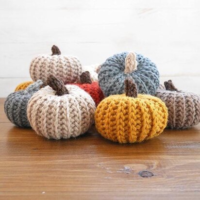 Adorable crochet pumpkins that look knit