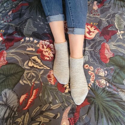 Fishbone crochet ankle socks